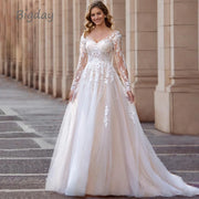 Elegantes Brautkleid in Übergröße mit V-Ausschnitt