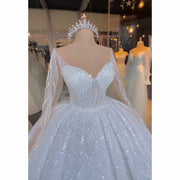 Luxuriöses schulterfreies Hochzeitskleid mit weißen Pailletten