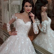 Elegante, bestickte Brautkleider mit O-Ausschnitt und langen Ärmeln