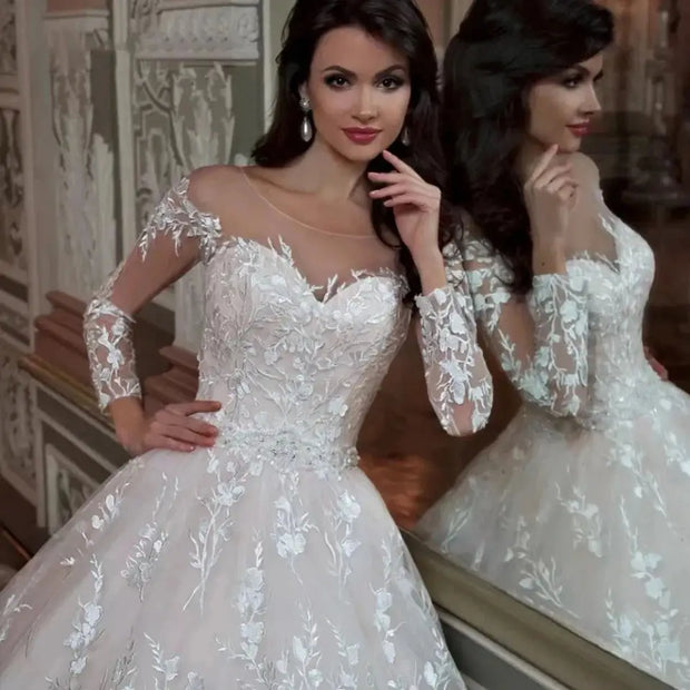 Elegante, bestickte Brautkleider mit O-Ausschnitt und langen Ärmeln