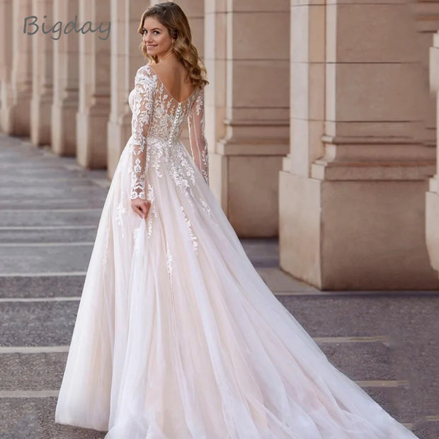 Elegantes Brautkleid in Übergröße mit V-Ausschnitt