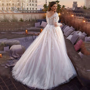 Elegantes Brautkleid in Übergröße mit V-Ausschnitt