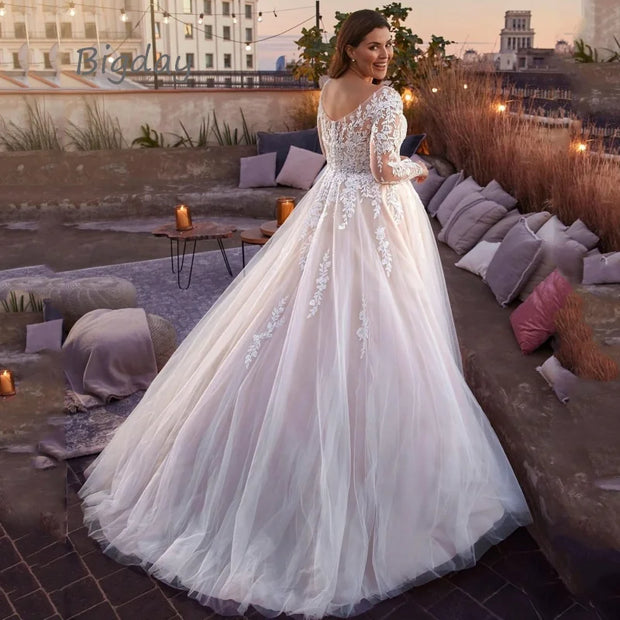 Elegantes Brautkleid in Übergröße mit V-Ausschnitt