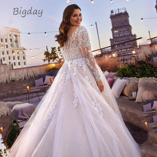 Elegantes Brautkleid in Übergröße mit V-Ausschnitt